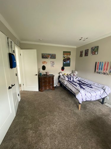 Middle-bedroom.jpg