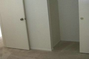Apt7BdRm_Closet.jpg
