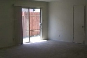 Apt7LivnRm_BkYrd.jpg