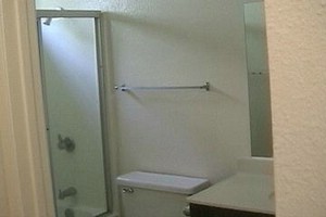 Apt7_BthRm.jpg