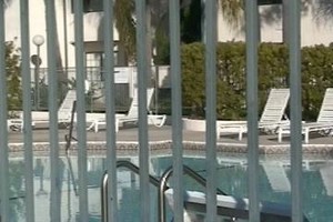Pool2.jpg
